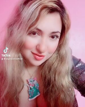 Angela Zahra Instagram - Valentines party mood with @iamcardib New song #up 💖 Hope everyone is having a lovely day 💕💕 Cute Cat Necklace🐱: @thecraftyanteater  #thecraftyanteater #up #cardib #angelazahra #انجيلا_زهرة