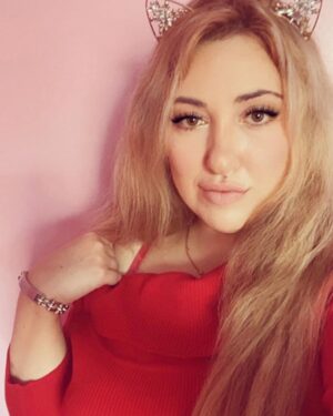 Angela Zahra Instagram - ❤️ Bracelet: @cycolinks Discount code: ANGEL15 💫 Link in my Bio 💫 #angelazahra #cycolinks #collab #انجيلا_زهرة