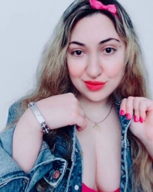 Angela Zahra Instagram - 💖 Bracelet: @cycolinks Discount code: ANGEL15 🦋Link in my Bio🦋 #collab #cycolinks #angelazahra #انجيلا_زهرة