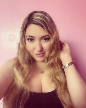 Angela Zahra Instagram - 💖 Bracelet: @cycolinks Discount code: ANGEL15 ✨✨ Link in my Bio 💕 #angelazahra #cycolinks #collab #انجيلا_زهرة