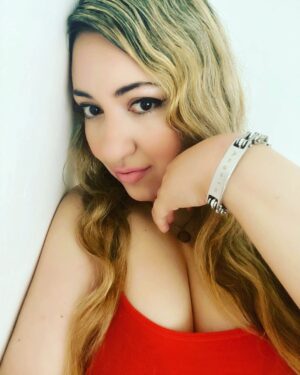 Angela Zahra Instagram - Im obsessed with this super cool bracelet and it was designed with my name on 😍 you can find more amazing unisex styles @cycolinks and here is a Discount Code for my followers: ANGEL15
Link in my Bio
#cycolinks #collab #angelazahra #انجيلا_زهرة