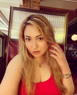 Angela Zahra Instagram - 💕 #angelazahra #انجيلا_زهرة