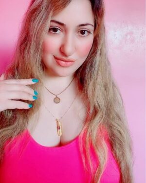 Angela Zahra Instagram - Beautiful Necklace: @cloverandswift 💖 Here is a 20% off discount code for u: angelazahra20 #collab #angelazahra #cloverandswift #انجيلا_زهرة