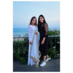 Angelin B Instagram - 🖤🤍 It was lovely meeting you and ranting about random things 😂 Such a powerbomb 🔥 @iammanimegalai Pc @karthikchandhru.c 😇 #reelitfeelit #reelsinstagram #instagood #instagram #reelkarofeelkaro #trending #positivity #manimegalai #suntv #cwc Annai Resorts and Spa