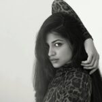Angelin B Instagram - 1 or 2 ?? #OMG it’s so tricky 🙃🤌🏻❤️ 📸@ @portraitsbylokesh #angelin #vjangelin #anchor #blackandwhitephotography #modern #trendingnow #trend #viral #viralsong #trendingreel #blackandwhite