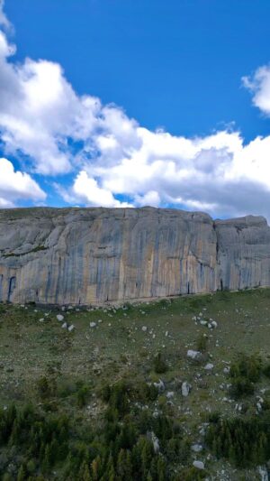 Angie Scarth-Johnson Instagram - One of the most peaceful climbing places 🤍🧗‍♂️

@redbullau @climbing_anchors @thenorthface_aunz @tenayaclimbing @camp1889 @mytendon  @cvok9c @climbersagainstcancerofficial @climbskinspain @frictionlabs #neverstopexploring #tenayaclimbing #climbinginspain #womanclimbers #climbskin #chalkupless #newstandardinchalk #climbinganchors