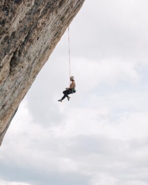 Angie Scarth-Johnson Instagram - Blinked and it was over.🎊❤️🧸

📸 1,3,7 @honngy 
📸6,8 @alexaristei 
📸9 @armandpou 

@thenorthface_aunz @thenorthface @redbullau @redbull @tenayaclimbing @camp1889outdoor @climbing_anchors