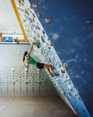 Angie Scarth-Johnson Instagram - Blinked and it was over.🎊❤️🧸

📸 1,3,7 @honngy 
📸6,8 @alexaristei 
📸9 @armandpou 

@thenorthface_aunz @thenorthface @redbullau @redbull @tenayaclimbing @camp1889outdoor @climbing_anchors