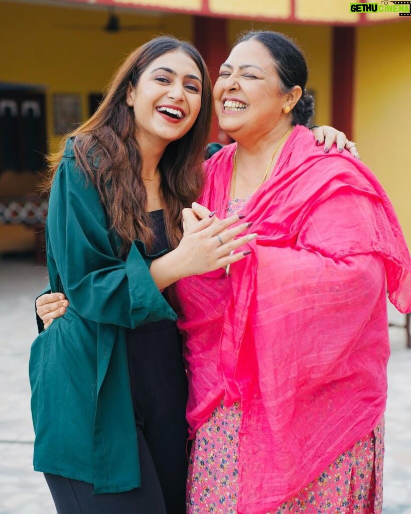 Anita Devgan Instagram - An honour to work with such a Legendary Actor @anitadevgan101 😇❤️ #lambrandalaana 🎬 📸 @sukh_dark_frame Punjab (India)