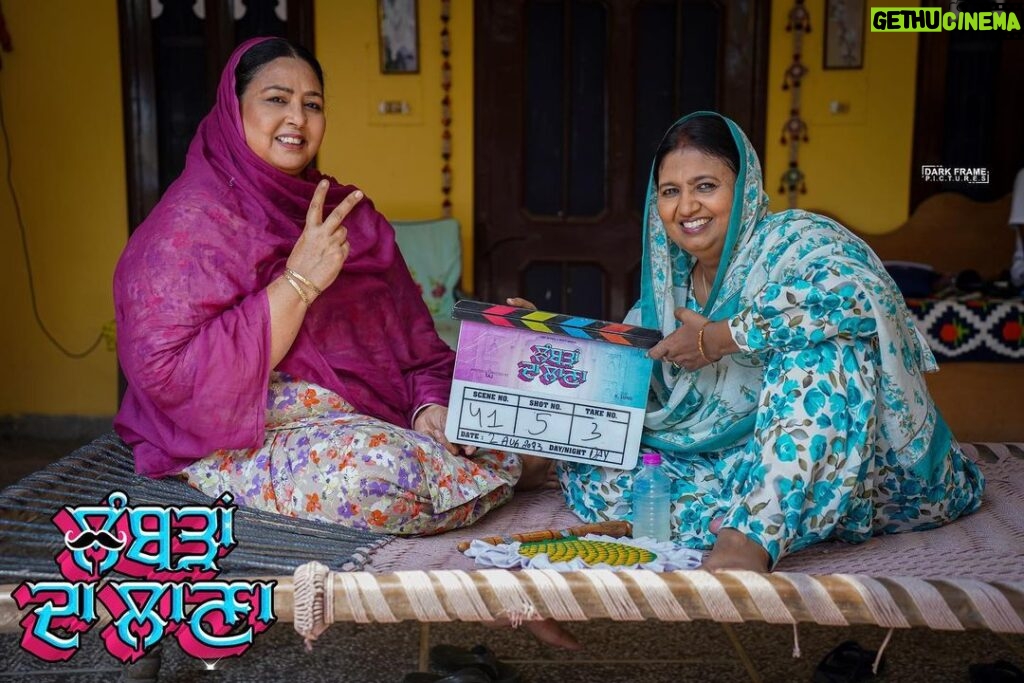 Anita Devgan Instagram - Ladies First ❤️✌️ Our Beloved @anitadevgan101 ji and @sangeeta.gupta.official ji on Set 😇 #lambrandalaana andalaana #punjabimovies #anitadevgan #sangeetagupta #wmk