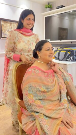 Anita Devgan Instagram - ❤️ @anitadevgan101 🥰🥰 
@neerubajwa @kulwinderbilla @officialjassbajwa @itsneerubajwaentertainment @jassijasbir 
#reelkrofeelkro #instragood #trendingreels #trendingsongs #beautyobsessed