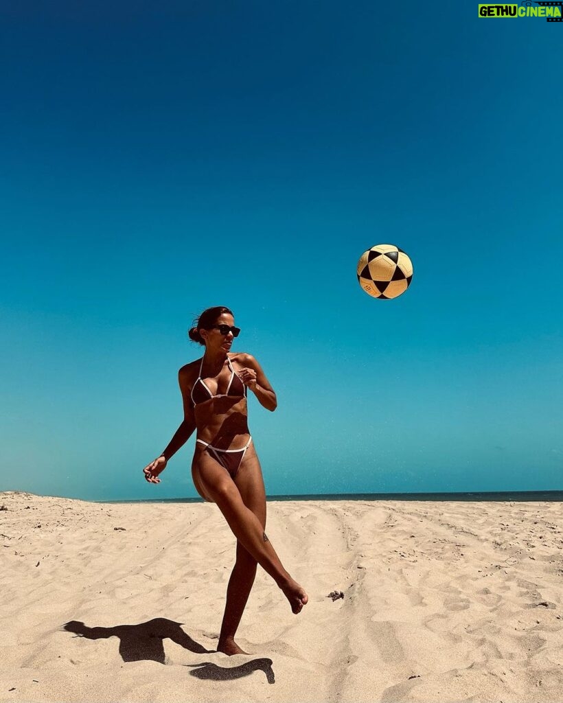 Anitta Instagram - Aiiiii que delícia o verão Ceará, Brasil