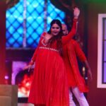 Anjali Anand Instagram - … performing my heart out for you guys tonight yet again. Please watch us perform and vote for me if you guys like our performance and want me to continue on the show. I absolutely love love love being on stage and performing, I believe I’m made for this. You can support this dream of mine to go till the end by voting for me. To vote, please go on the SonyLIV app and click on the jhalak Dikhlaa jaa VOTE NOW banner. Click on my picture to vote. Each number can vote 50 times. Voting lines are open from 9:30pm to 12am tonight only. Please दिल खोल के vote कीजिए ♥️✨ . . . . Hair @pinkyroy9467 @pinkyroy35 Makeup @beauty_integrated_official Asst @nilesh_jadhav_01 Costume @harshalds @shilpa.suraj.chhabra @komalsoni_ Our team ♥️ @dannydjf @kunjanjani @maheshpoojary80 @sunita_datta9 @pawan_tatkare