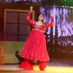 Anjali Anand Instagram - … performing my heart out for you guys tonight yet again. Please watch us perform and vote for me if you guys like our performance and want me to continue on the show. I absolutely love love love being on stage and performing, I believe I’m made for this. You can support this dream of mine to go till the end by voting for me. To vote, please go on the SonyLIV app and click on the jhalak Dikhlaa jaa VOTE NOW banner. Click on my picture to vote. Each number can vote 50 times. Voting lines are open from 9:30pm to 12am tonight only. Please दिल खोल के vote कीजिए ♥️✨ . . . . Hair @pinkyroy9467 @pinkyroy35 Makeup @beauty_integrated_official Asst @nilesh_jadhav_01 Costume @harshalds @shilpa.suraj.chhabra @komalsoni_ Our team ♥️ @dannydjf @kunjanjani @maheshpoojary80 @sunita_datta9 @pawan_tatkare