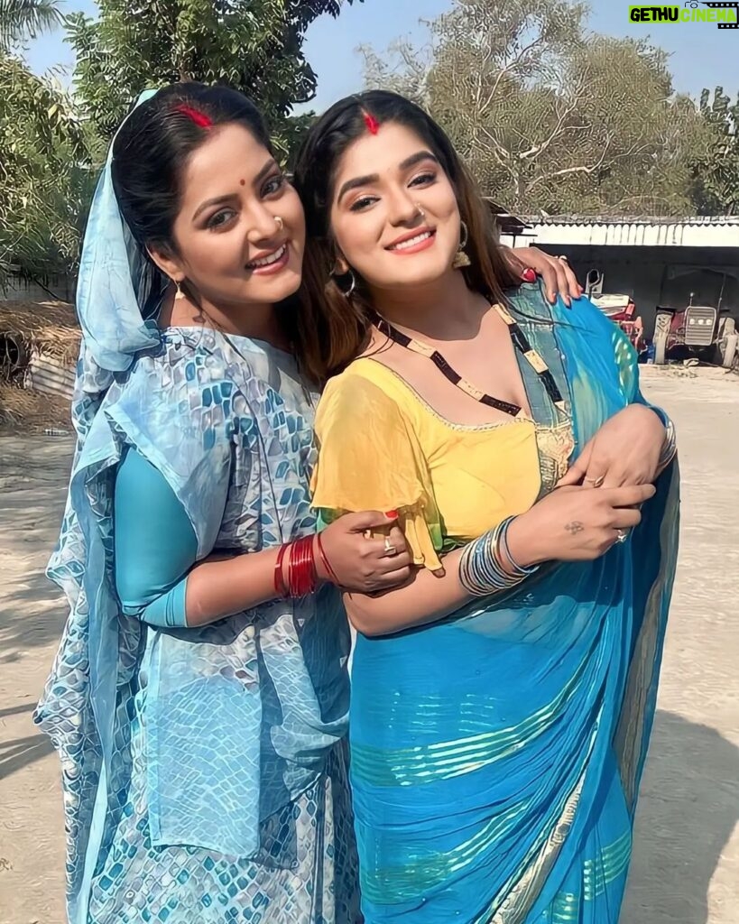 Anjana Singh Instagram - Apart from being a senior, a beautiful and well-mannered person and the hot cake of Bhojpuri industry. One n only 😘 @anjana_singh_ ji ♥️🥰 🕊️🤟 #shooting #work #shoot #mood #girls #actorslife #happy #vibes #goodvibes #anjanasingh #shrutirao24 #enjoy #work #give #love #support #blessing Kushinagar, India