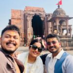 Anjana Singh Instagram - #HARHARMAHADEV🙌🏻🙌🏻 Together we shine brighter than the stars . Creating memories with my squad, one photo at a time. Bhojpur Shiva Temple