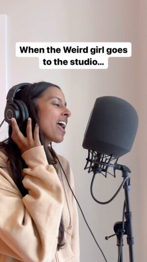 Anjulie Persaud Instagram - Wait for it… 😳 #studio #artist #singersongwriter #reels