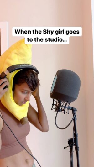 Anjulie Persaud Instagram - Wait for it… 😳 #funny #skit #studio #reels