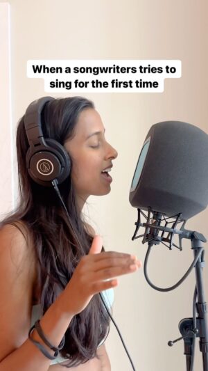 Anjulie Persaud Instagram - Wait for it… 😳 #singersongwriter #producer #artist #studio #reels