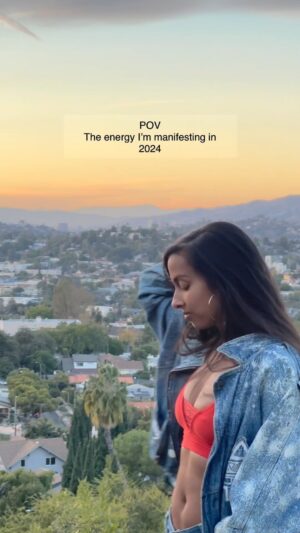 Anjulie Persaud Instagram - Current mood ✨ #indieartist #musicproducer #songwriter #anjulie #guyanese #guyana #indian