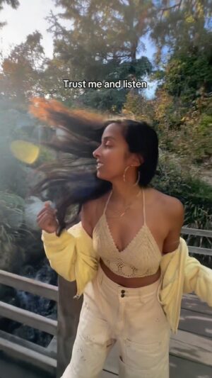 Anjulie Persaud Instagram - Wrote and produced this Guyanese bop 🌊🌊🇬🇾🇬🇾 
This was so much fun to make! Thank you so much for all the feedback on these demos 🫶🏾🙏🏽 Keep em comin! 

S/O @mikeall_hiphop for commenting this lyric and @clement_ for capturing this moment 🫶🏾🫶🏾

#guyana #guyanese #caribbean #newmusic #songwriter #anjulie #guyanacarnival #carnival #trinidad #trinidadandtobago🇹🇹