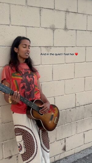 Anjulie Persaud Instagram - For the diaspora 🫶🏾 #caribbean #guyana #southafrica #fiji #desi #india #indian #diaspora #songwriter #indiemusic