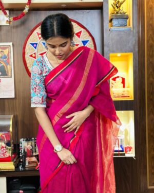 Ankita Bhattacharyya Instagram - Amar Jamai Koi ?🤭
📸 @antarashet ❤️
Blouse - @boutique_mayaz
Saree - @reneindia.official