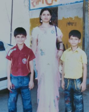 Anmol Jyotir Instagram - A Very Happy Birthday to the pillar of our family..the multitasker....the one who always hold our back...our strength...our everything.. Happy birthday हमारी प्यारी मम्मा @richa7629 ❤️❤️❤️❤️