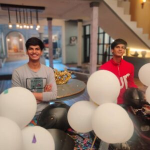 Anmol Jyotir Instagram - "Phir se swag se karenge khudka swagat"🤜🤛😎😂 #yrkkh #luvkush #starplus #comeback ... 
@starplus
@directorskutproduction
@apurvjyotir