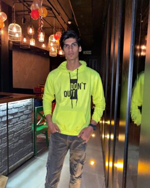 Anmol Jyotir Instagram - Eyes on the prize
Feet on the ground
Heart on fire....♥️🔥✨