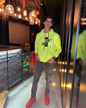 Anmol Jyotir Instagram - Eyes on the prize
Feet on the ground
Heart on fire....♥️🔥✨