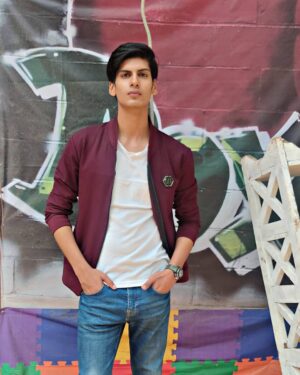 Anmol Jyotir Instagram - It's the attitude that makes you apart..be bold... be italic...but don't be a regular.. 😎♥️👑 #playbold
