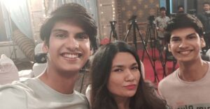 Anmol Jyotir Instagram - With the man behind our togetherness😊...the captain of the ship  @rajan.shahi.543 sir and reasons behind yrkkh's magic✨ and captivity @bhavnawritervyas @aarifshaikh702 
#yrkkh❤