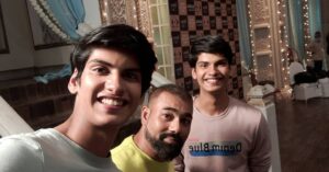 Anmol Jyotir Instagram - With the man behind our togetherness😊...the captain of the ship  @rajan.shahi.543 sir and reasons behind yrkkh's magic✨ and captivity @bhavnawritervyas @aarifshaikh702 
#yrkkh❤