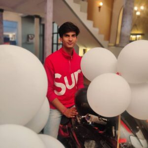 Anmol Jyotir Instagram - "Phir se swag se karenge khudka swagat"🤜🤛😎😂 #yrkkh #luvkush #starplus #comeback ... 
@starplus
@directorskutproduction
@apurvjyotir
