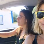 Anna Eremin Instagram - Dizem que uma imagem vale mais que mil palavras. E isto não é imagem - é vídeo e não é um, são DOIS. E são épicos 🙌 Posto isto, damos vinte a zero ao Ted e ao Marshal. E vamos seguir um caminho muito longo a cantar esta música de dia e de noite 🚘 (Ainda não é bem bem a mensagem de parabéns que te quero dar - depois dos trinta, já me começa a custar 😂) PARABÉNS PESSOA FAVORITA, MEU CITRINO NATALÍCIO ❤️