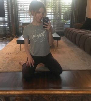 Anna Kendrick Instagram - Stay method 👩🏻‍🚀🚀👅