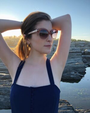 Anna Kendrick Instagram - 🕯🏠