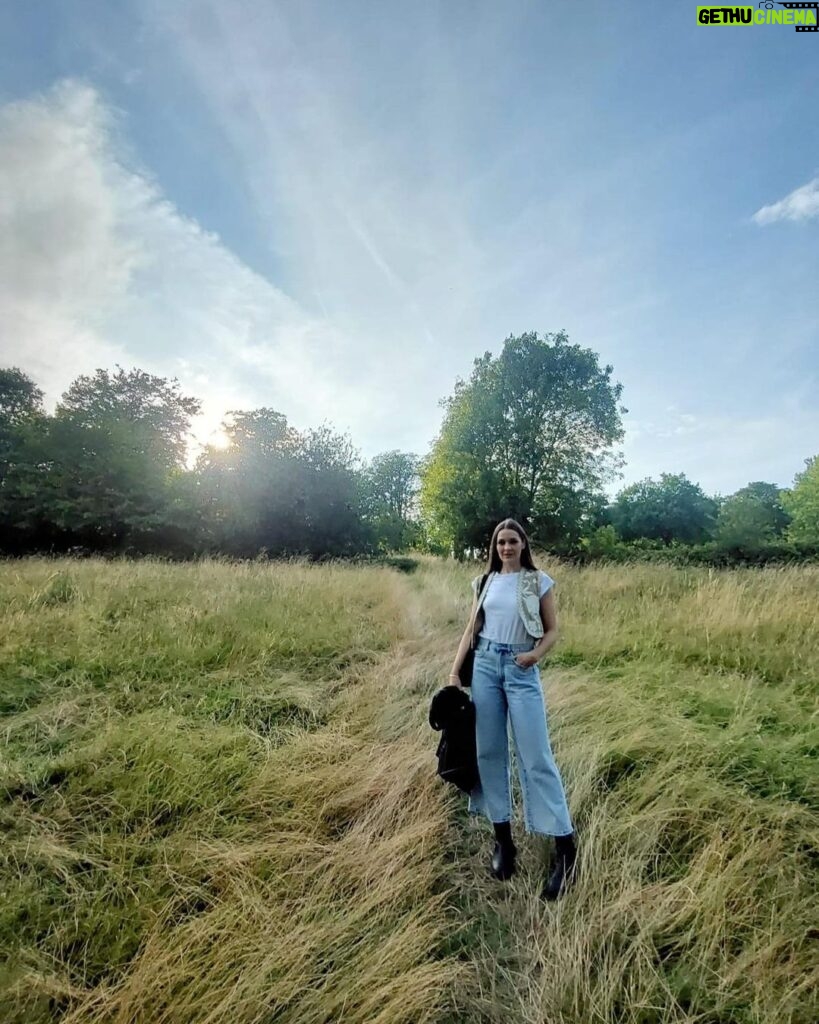 Anna Passey Instagram - A decade later in my old stomping ground… Alexandra Palace, London