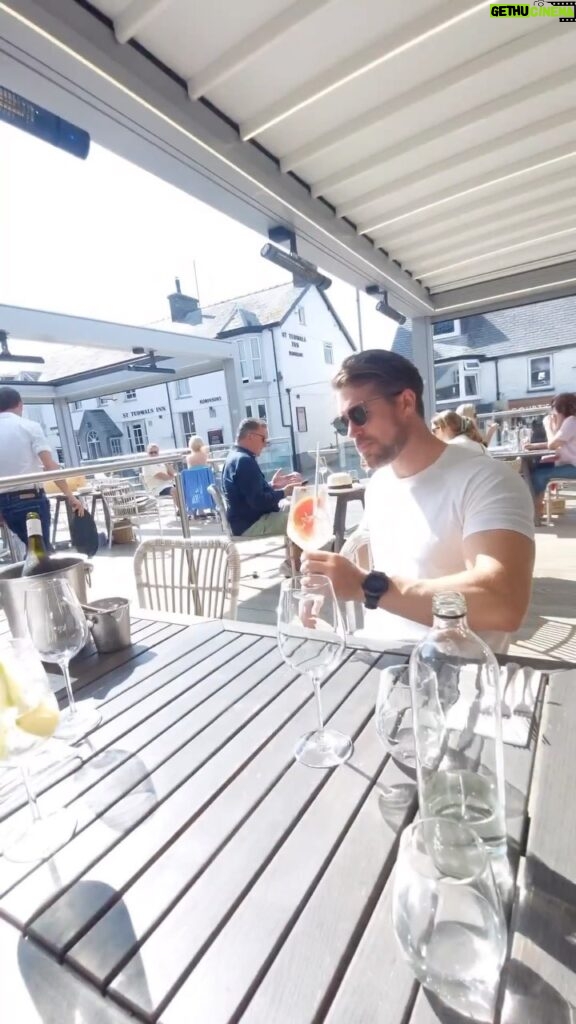 Anna Passey Instagram - Gorgeous to discover this little beauty of a place over by one of our favourite surf spots 🏄🏻‍♀️ @thepottedlobster_abersoch Super fresh, delicious food, an absolute sun trap of a terrace and the lovliest team running things. You won’t be able to get rid of us now! What a fun afternoon 🤍 thank you for spoiling us! If you’re going- get the cocktails, get the seafood platter and absolutely make it to dessert! I also spotted a lovely little log burner inside , looks like the perfect spot to warm up after winter surfs! #kindlyprgifted