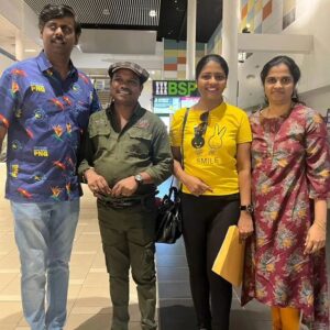 Annabharathi Berchmans Instagram - ஆஸ்திரேலியாவுக்கும் பிலிப்பைன்ஸுக்கும் இடையே உள்ள "பப்புவா நியூ கினியா" நாட்டிற்கு சென்றது மிக்க மகிழ்ச்சி. விமான நிலையத்திலேயே அவர்கள் நாட்டின் கலாச்சார வரவேற்பு நடனம்  ஆடி எங்களை வரவேற்றனர்.. மிகவும் அசத்தலாக இருந்தது. "எங்கெங்கு காணினும் நம் தமிழ் இனமடா" என்பது போல்  நம் தமிழர்கள் அங்கும் இருப்பது, அதிலும் குறிப்பாக  ஆசிரியர்களாகவும் பேராசிரியர்களாகவும் இருப்பது  மிகவும் பெருமைப்பட வைக்கிறது. பிக் பாஸ்க்கு பிறகு  நான் கலந்து கொண்ட முதல்  நிகழ்ச்சி என்பதில் எனக்கு இரட்டிப்பான மகிழ்ச்சி. பப்புவா நியூ கினியா தமிழ் சங்கத்தில் எனக்கு "நகைச்சுவை இளவரசி" என்று பட்டம் கொடுத்து சிறப்பித்தார்கள்.. அதை தங்களிடம் பகிர்ந்து கொள்வதில் மிகவும் மகிழ்ச்சி அடைகிறேன் நண்பர்களே..❤
#annabharathi #anbudanannabharathi  #bigboss #bigbossseason7 #papuanewguinea