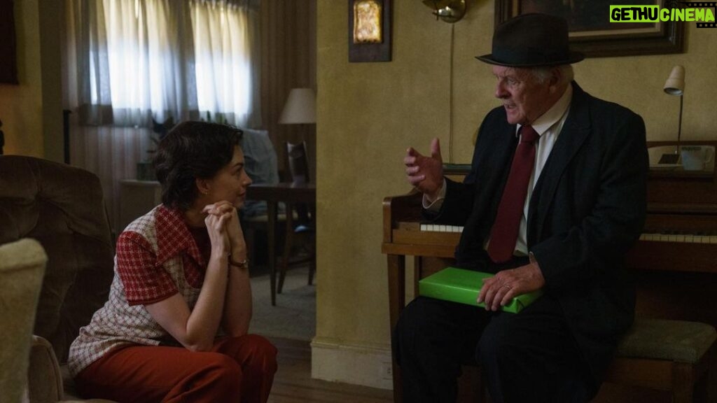 Anne Hathaway Instagram - I genuinely don’t know if the look of adoration on my face is Esther looking at her beloved father, Aaron, or just me being in the presence of @anthonyhopkins. Either way, it’s the same expression. #ArmageddonTime is in theaters everywhere now.
