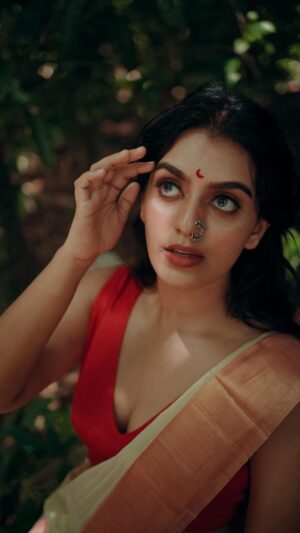 Ansha Mohan Instagram - ചന്ദ്രകല🌙

Makeover @nashash_makeover 
Dop. @rd_stories93 
Saree @_redpalm 

.
#fyp