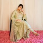Anshula Kapoor Instagram - Mere yaar ki shaadi thi 🌸✨ Outfit - @payalsinghal Accessories - @amrapalijewels Bag - @thepinkpotli Shoes - @stoffastyle Styled by - @mohitrai with @ruchikrishnastyles @teammrstyles Assisted by - @saumyanaiik Draped by - @nehasalvi_87 Photography - @visualaffairs_va Makeup- @divyashetty_ Hair - @ruchithakur.5
