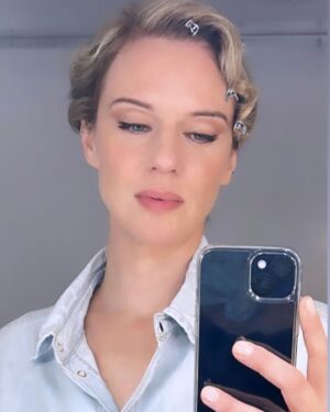 Antónia Lišková Instagram - Eleonora 🤍

“Addio al nubilato 2” 

@minerva_pictures 
@amazonprime 
@francescoapolloniofficial 
My girls @chiarafrancini @laurachiatti82 junichikawaofficial 

#film #movie #shooting #actress #workinprogress #soon #me