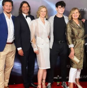 Antónia Lišková Instagram - Pár krásnych “zážitkov” z premiéry mini seriálu “VEDMA” od 16 júna na @voyo.sk @voyo_cz @tvmarkizaofficial @tvnovaofficial 🤍

La premiere di “VEDMA” una mini serie fantasy che spero arrivi presto anche in Italia 🤍

ĎAKUJEM @borishanecka za krasny outfit, si proste naj🙏🏻

Ďakujem celej vedmovskej “rodine” za dôveru a podporu. 🤍
#adrianakronerova 
@japupko 
@reset_actors 
@strapo_official 
@franek_ivan 
@gabrielamarcinkova 
@dagmarhavlova_official 
@nagy_ervin_hivatalos 
@kerekes_vica_official 

Dajte prosím vedieť či sa vám seriál bude páčiť 🙏🏻