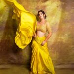 Anupama Agnihotri Instagram - Where there is a saree, there is elegance. Blouse & earrings @samirafashionofficial Saree @labelheenabafna 📸 @shotbysaurabh Mua @sara_makemeup_academy #look #looks #sections #instapost #instamood #teamlfg #photography #photoshoot #anupmaagnihotri