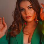 Anupama Agnihotri Instagram - Building a positive attitude begins with having confidence in yourself. #look #looks #sections #teamlfg #insta #instapost #instadaily #picture #photo #anupmaagnihotri