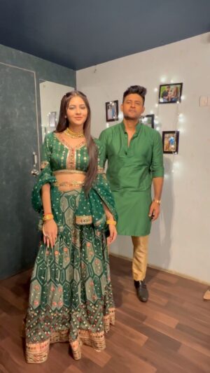 Anushka Merchande Instagram - Chhavi loves to dance with papa!🫰🏻♥️

#reel #reels #explore #explorepage #foryou #
foryoupage #mainhoonaparajita #daddydaughter #trending #tumtum