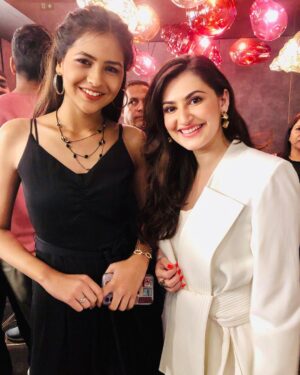 Anushka Merchande Instagram - Screening of #khudahaafizchapter2agnipariksha 🤍
Blessed to be a part of such an amazing movie! Releasing tomorrow at your nearest theatres✨

Missed @farukkabir9 sir 🤍

Thankyou @romiltejascasting @shobhagori ✨
